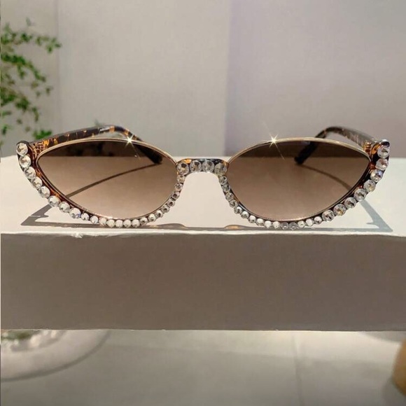 Retro Brown Rhinestone Sunglasses - Picture 3 of 3